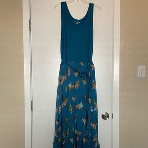 Beautiful ava and Viv dress with a ruffled hem